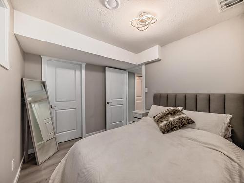 2320 Kelly Circle Circle, Edmonton, AB - Indoor Photo Showing Bedroom