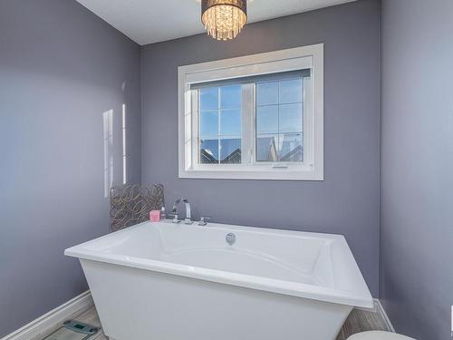 3704 Kidd Crescent, Edmonton, AB - Indoor Photo Showing Bathroom