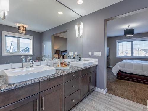 3704 Kidd Crescent, Edmonton, AB - Indoor Photo Showing Bathroom