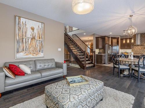 3704 Kidd Crescent, Edmonton, AB - Indoor Photo Showing Living Room