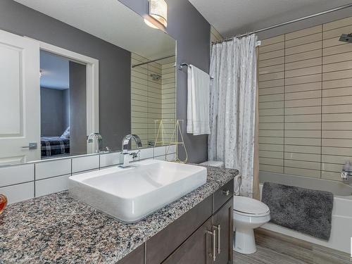 3704 Kidd Crescent, Edmonton, AB - Indoor Photo Showing Bathroom