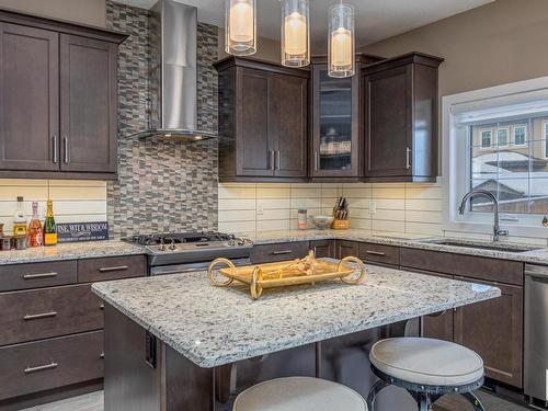 3704 Kidd Crescent, Edmonton, AB - Indoor Photo Showing Kitchen With Upgraded Kitchen