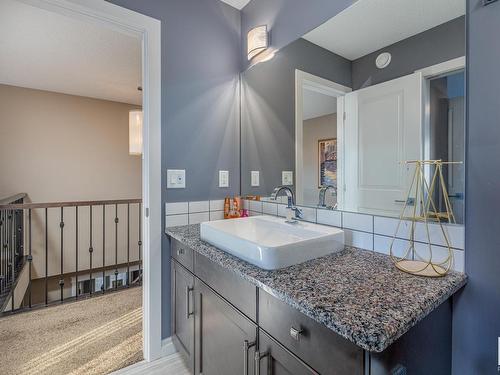 3704 Kidd Crescent, Edmonton, AB - Indoor Photo Showing Bathroom