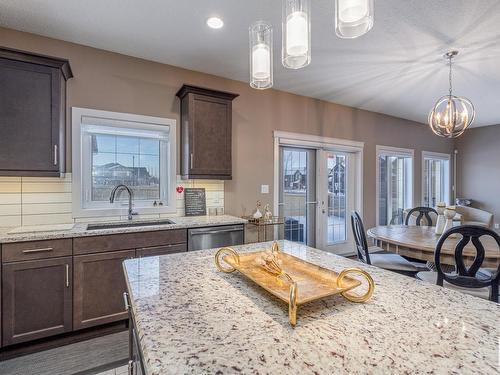 3704 Kidd Crescent, Edmonton, AB - Indoor Photo Showing Kitchen