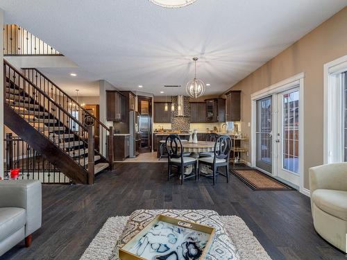 3704 Kidd Crescent, Edmonton, AB - Indoor Photo Showing Living Room