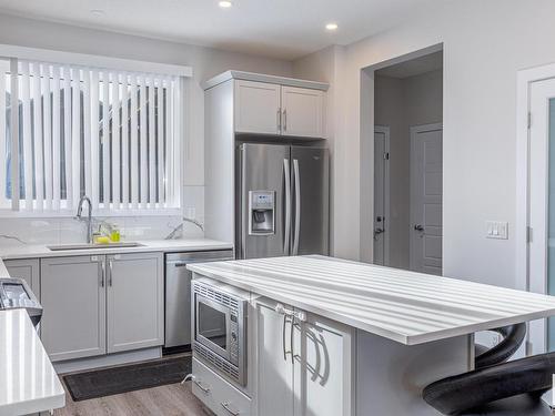 22353 93A Avenue, Edmonton, AB - Indoor Photo Showing Kitchen