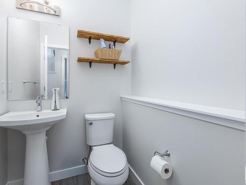 22353 93A Avenue, Edmonton, AB - Indoor Photo Showing Bathroom