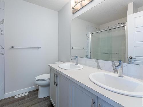 22353 93A Avenue, Edmonton, AB - Indoor Photo Showing Bathroom