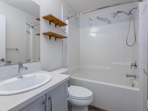 22353 93A Avenue, Edmonton, AB - Indoor Photo Showing Bathroom