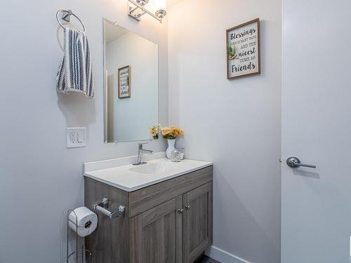 22353 93A Avenue, Edmonton, AB - Indoor Photo Showing Bathroom