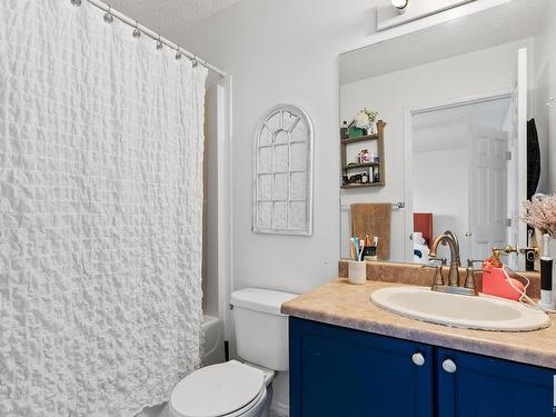 16213 93 Street, Edmonton, AB - Indoor Photo Showing Bathroom