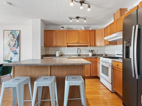 16213 93 Street, Edmonton, AB - Indoor Photo Showing Kitchen