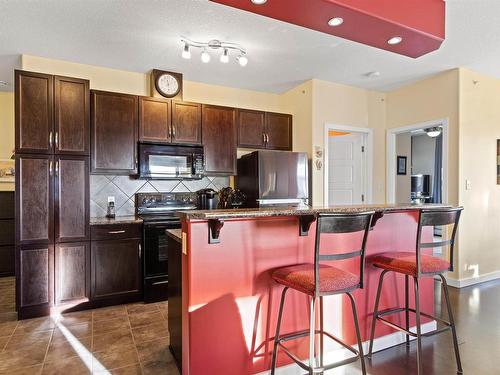 467 11517 Ellerslie Road, Edmonton, AB - Indoor Photo Showing Kitchen