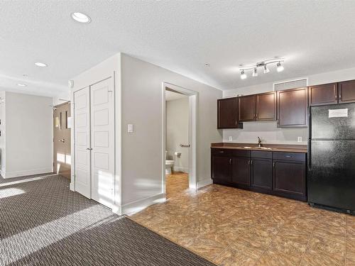 467 11517 Ellerslie Road, Edmonton, AB - Indoor Photo Showing Kitchen