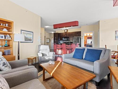 467 11517 Ellerslie Road, Edmonton, AB - Indoor Photo Showing Living Room