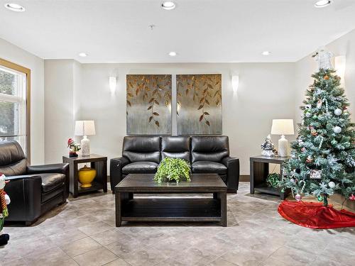 467 11517 Ellerslie Road, Edmonton, AB - Indoor Photo Showing Living Room