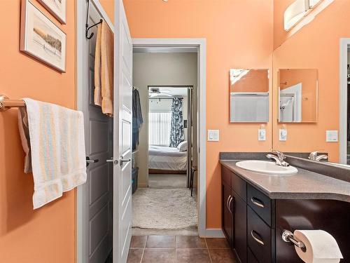 467 11517 Ellerslie Road, Edmonton, AB - Indoor Photo Showing Bathroom