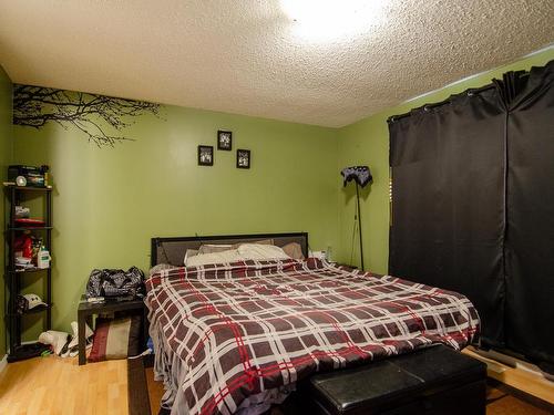 264 Dunluce Road, Edmonton, AB - Indoor Photo Showing Bedroom