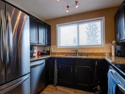 264 Dunluce Road, Edmonton, AB - Indoor Photo Showing Kitchen