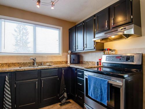 264 Dunluce Road, Edmonton, AB - Indoor Photo Showing Kitchen