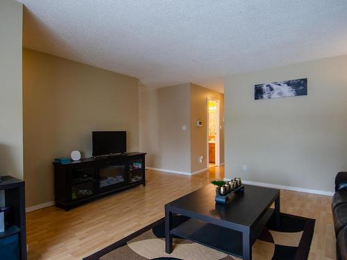 264 Dunluce Road, Edmonton, AB - Indoor Photo Showing Living Room