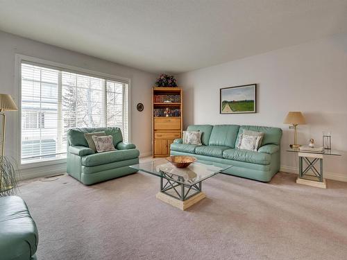 12 882 Ryan Place, Edmonton, AB - Indoor Photo Showing Living Room