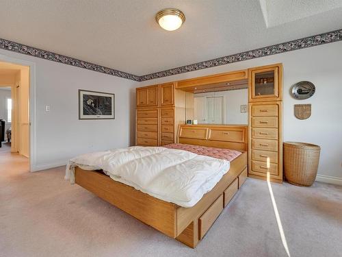 12 882 Ryan Place, Edmonton, AB - Indoor Photo Showing Bedroom