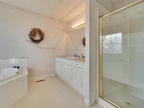 12 882 Ryan Place, Edmonton, AB - Indoor Photo Showing Bathroom