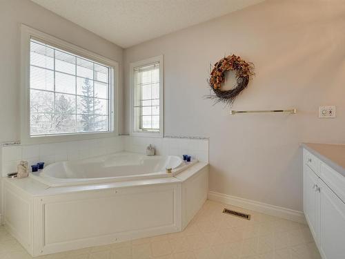 12 882 Ryan Place, Edmonton, AB - Indoor Photo Showing Bathroom