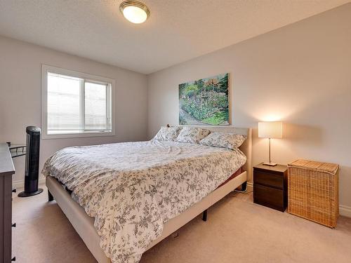 12 882 Ryan Place, Edmonton, AB - Indoor Photo Showing Bedroom