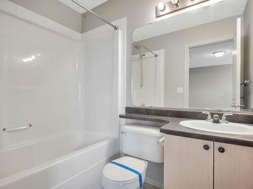 Edmonton, AB - Indoor Photo Showing Bathroom