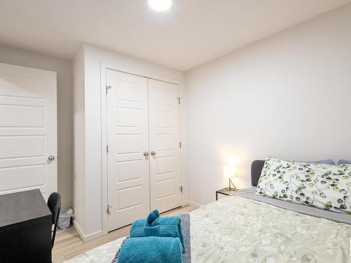 5016 Kinney Link, Edmonton, AB - Indoor Photo Showing Bedroom