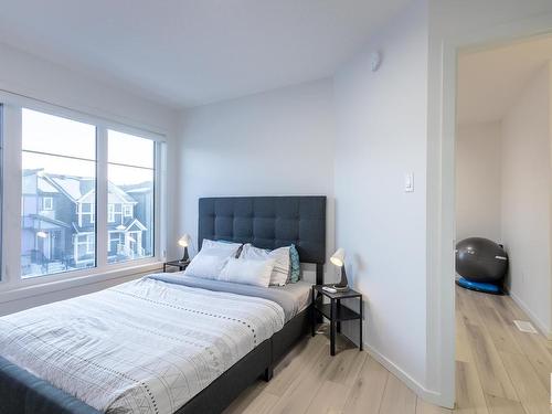 5016 Kinney Link, Edmonton, AB - Indoor Photo Showing Bedroom