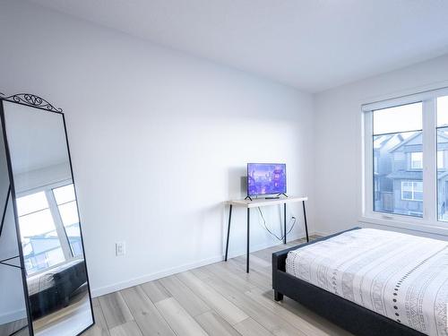 5016 Kinney Link, Edmonton, AB - Indoor Photo Showing Bedroom