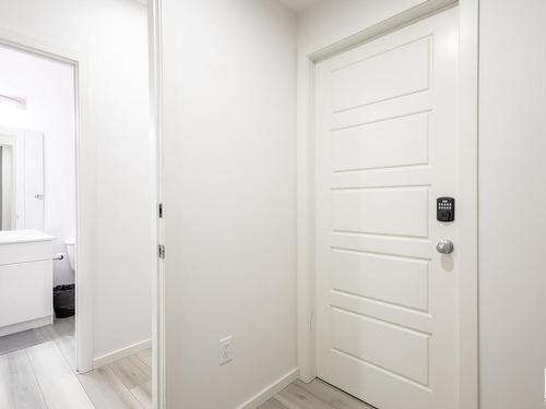 5016 Kinney Link, Edmonton, AB - Indoor Photo Showing Other Room