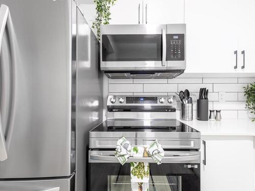 5016 Kinney Link, Edmonton, AB - Indoor Photo Showing Kitchen With Stainless Steel Kitchen With Upgraded Kitchen