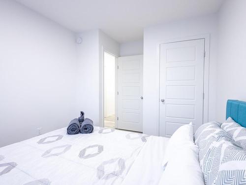 5016 Kinney Link, Edmonton, AB - Indoor Photo Showing Bedroom