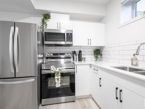 5016 Kinney Link, Edmonton, AB - Indoor Photo Showing Kitchen With Stainless Steel Kitchen