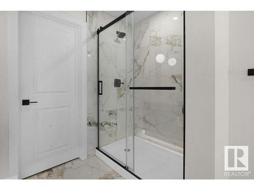 3313 Chickadee Dr, Edmonton, AB - Indoor Photo Showing Bathroom