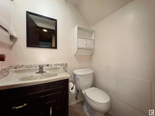 8312 141 Avenue, Edmonton, AB - Indoor Photo Showing Bathroom