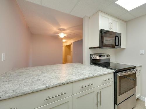 220 10404 24 Avenue, Edmonton, AB - Indoor Photo Showing Kitchen