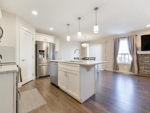 6839 Evans Wynd, Edmonton, AB - Indoor Photo Showing Kitchen With Upgraded Kitchen