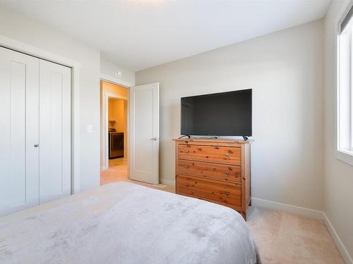 6839 Evans Wynd, Edmonton, AB - Indoor Photo Showing Bedroom