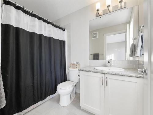 6839 Evans Wynd, Edmonton, AB - Indoor Photo Showing Bathroom