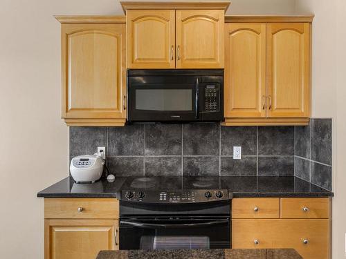 2615 Hanna Crescent, Edmonton, AB - Indoor Photo Showing Kitchen