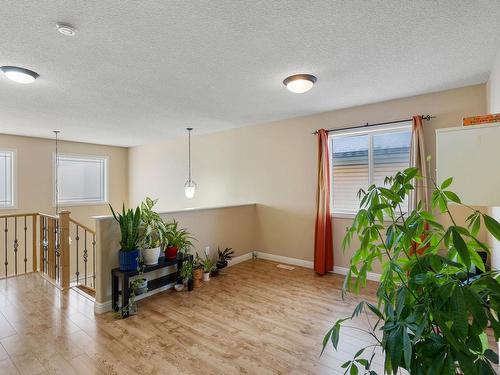 2615 Hanna Crescent, Edmonton, AB - Indoor Photo Showing Other Room