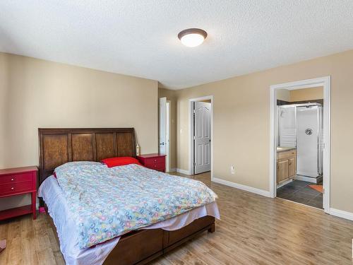 2615 Hanna Crescent, Edmonton, AB - Indoor Photo Showing Bedroom