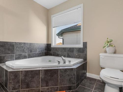 2615 Hanna Crescent, Edmonton, AB - Indoor Photo Showing Bathroom