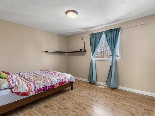 2615 Hanna Crescent, Edmonton, AB - Indoor Photo Showing Bedroom