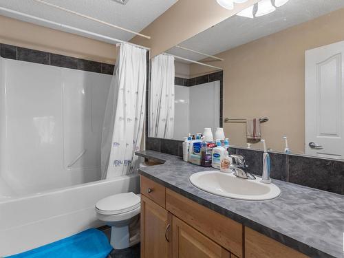 2615 Hanna Crescent, Edmonton, AB - Indoor Photo Showing Bathroom